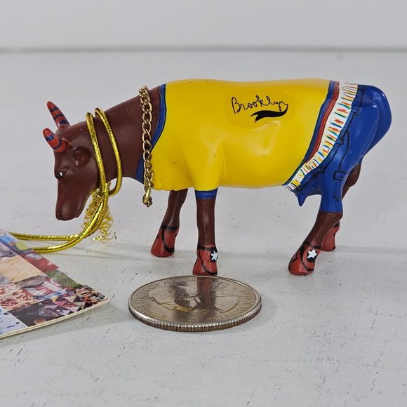 Cow Parade Mini Moo La Vie Bovine Figurine Brooklyn #23152 - Picture 2 of 8